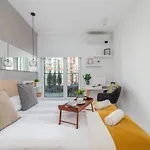 City Centre & Modern Quiet Apartment With Parking By Renters Prestige